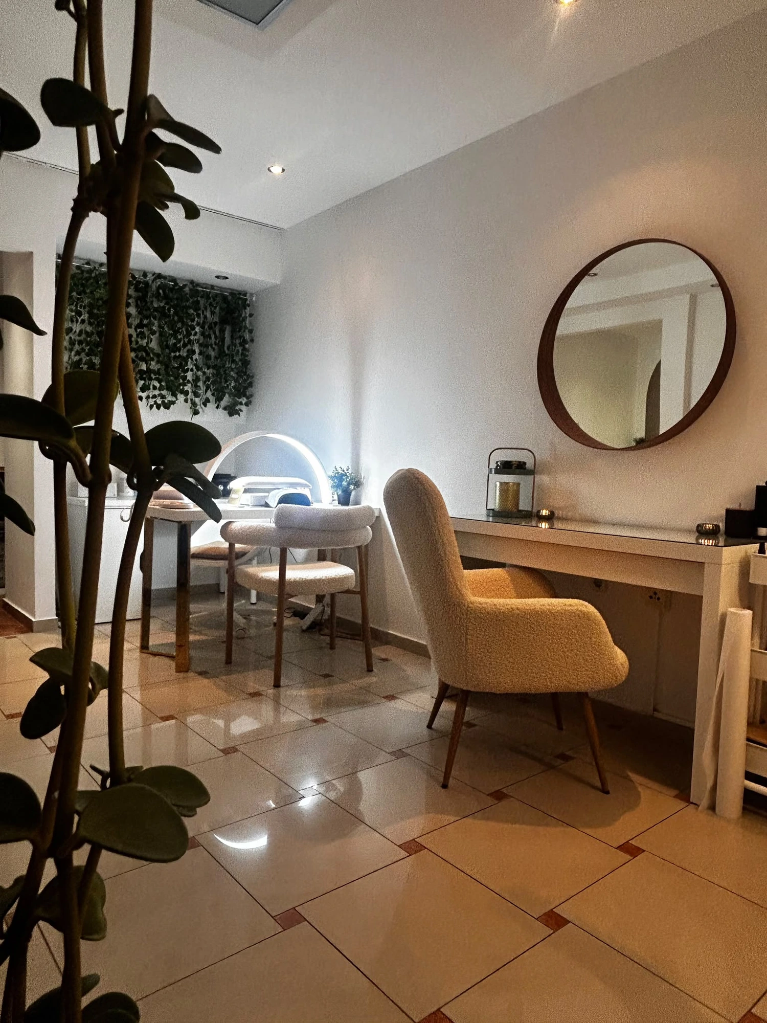 Radno mjesto za nokte u LU BEAUTYLAB